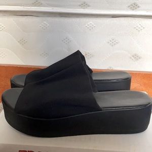 Platform black heel shoes